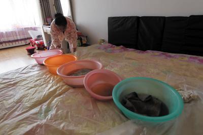 霍邱楼上漏水，住户失联，小区没物管，业主维权难！律师来支招……